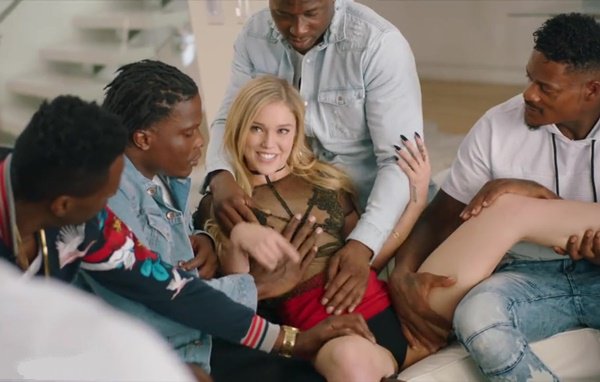 Горячая студентка захотела пустится по кругу с неграми у которых болты что надо!